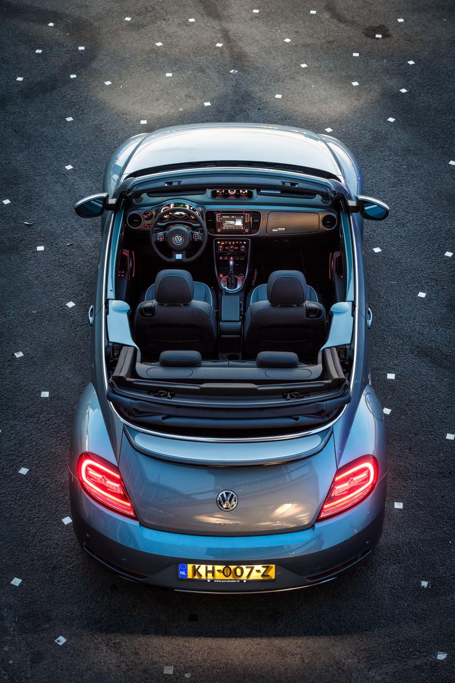  Volkswagen Beetle Convertible Denim 2016 года  (фото 16 из 41)